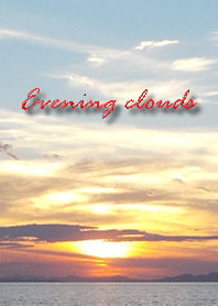 The cloudy sky in the evening heals.