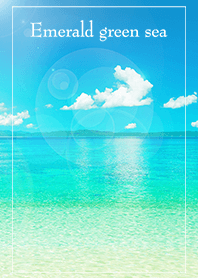 心を癒すエメラルドグリーンの海