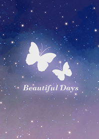 ท้องฟ้าเต็มไปด้วยดวงดาวสีม่วง ผีเสื้อ