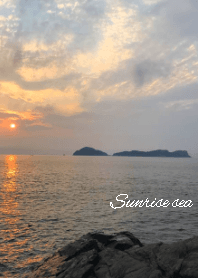 朝焼けの海.