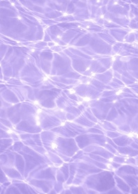 パープルの水面とシェル：大人かわいい海