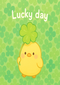 โคลเวอร์และลูกเจี๊ยบน้อย สีเขียว