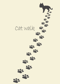 Mendandani kucing hitam yang lembut