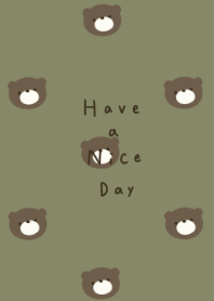 クマだらけとカーキベージュ。