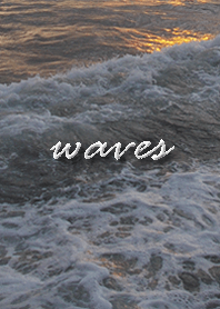 癒されたい人! 波の癒し効果と海に映る太陽