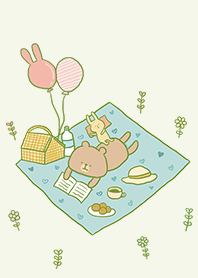 Little bear on picnic