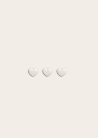 小心心 | white beige.