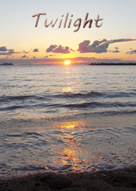夕陽倒映在波光粼粼的海面上，被治癒了！