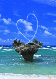 恋愛運上昇 沖縄の海に浮かぶハート岩 Line 着せかえ Line Store