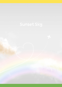 癒しの空と飛行機雲 黄色