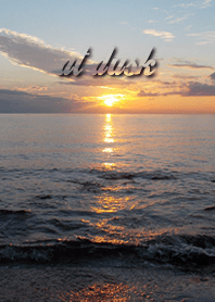 Relax in the seaside scenery at dusk !